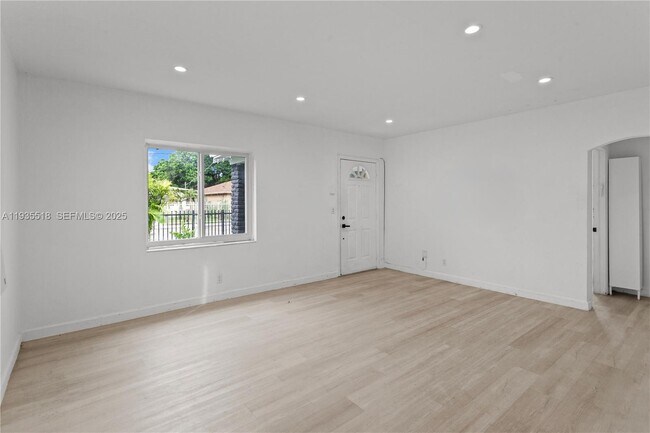 Photo - 400 NW 47th St