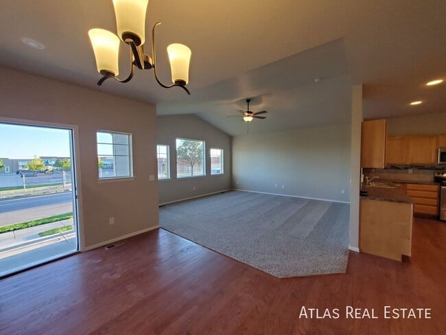 Photo - 708 Finch Dr