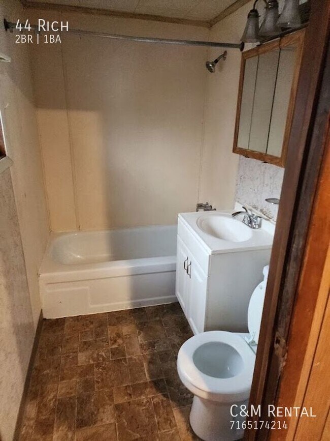 Photo - Quiet 2 Bedroom Apartment