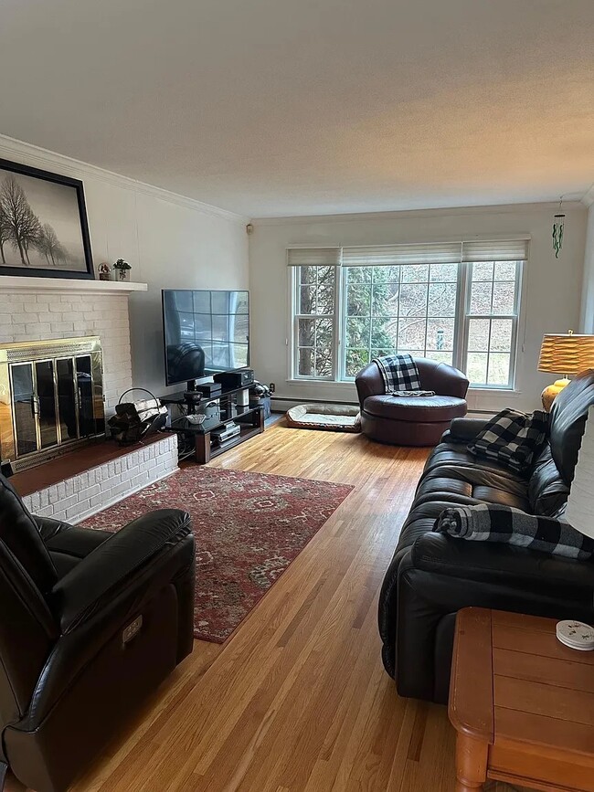 Photo - 1215 Everett St S