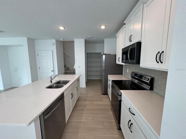 Photo - 466 Thompson Vlg Ave