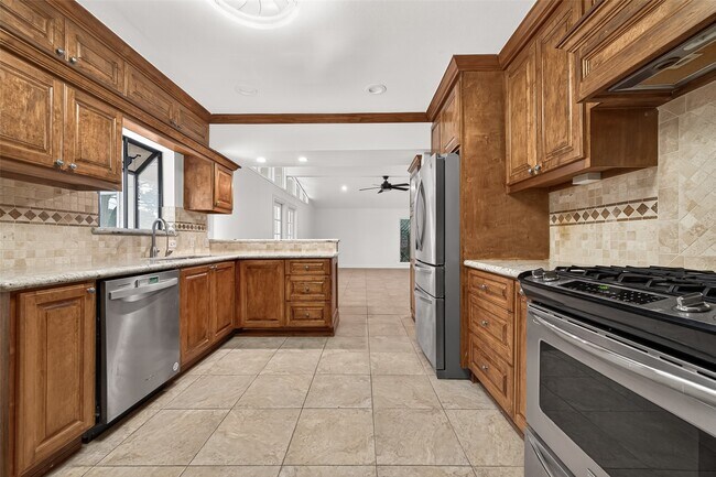 Photo - 5422 Hummingbird St