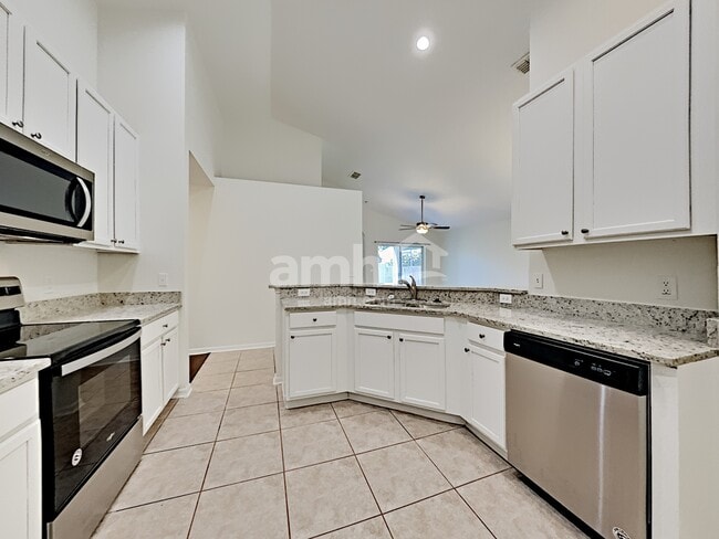 Photo - 992 Stanvoy St