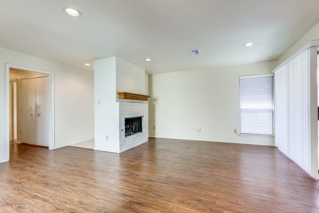 Photo - 3007 Allister St