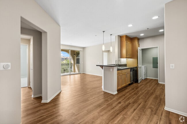 2BR, 2BA - 972SF - Dining Room