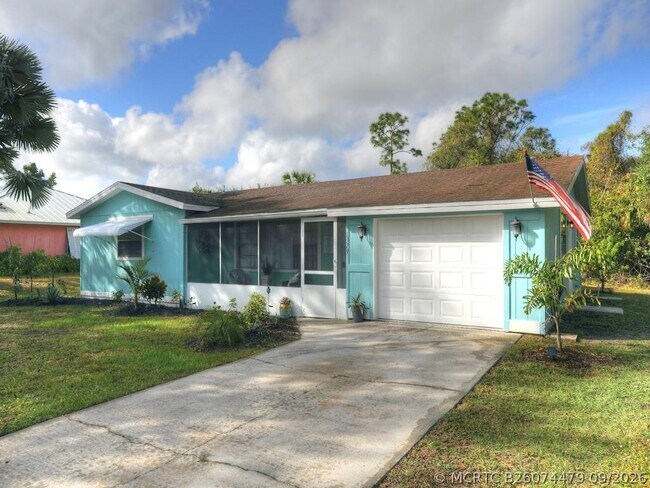 Photo - 1379 Scroll St