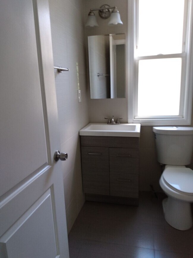Building Photo - 45 S Pine Ave Unit Floor 2 Rental