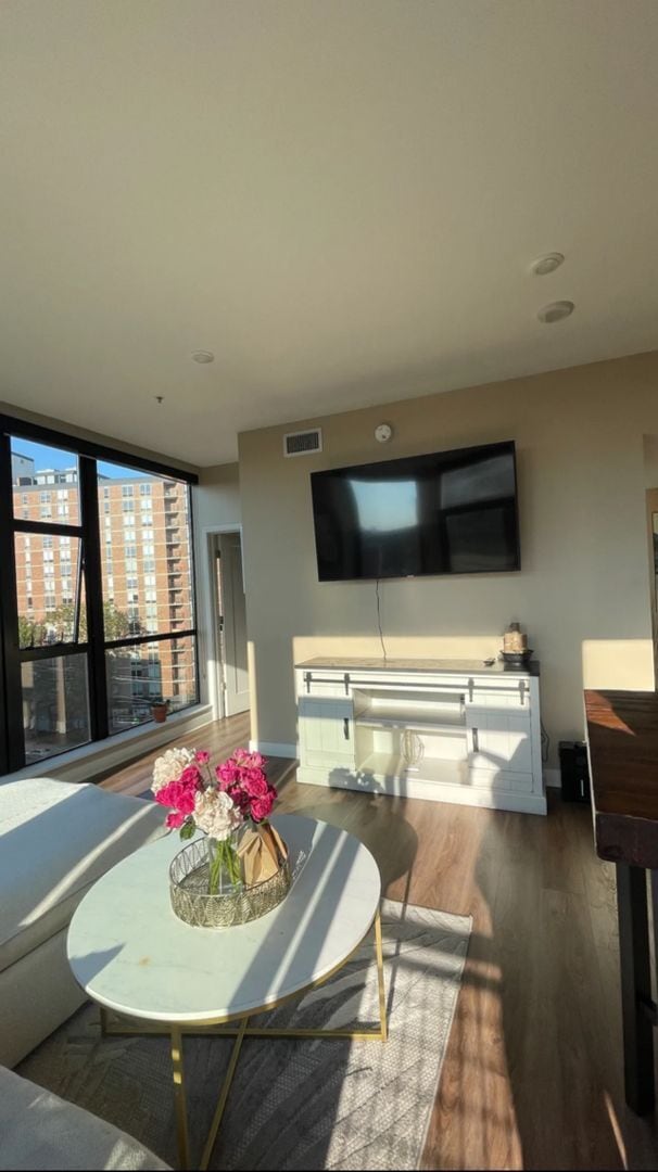 Photo - 1320 Fenwick Ln