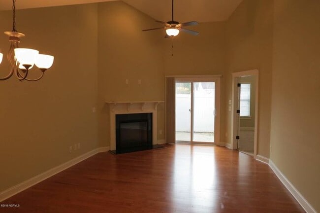 Photo - 1805 Fox Den Way