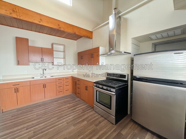 Photo - 1812 Luzern St