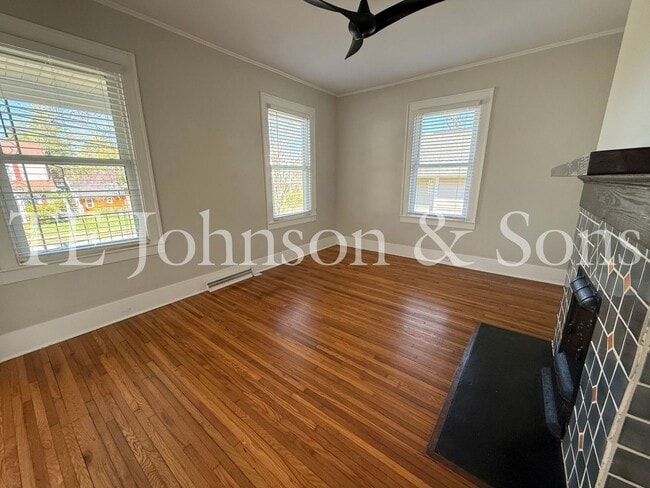 Photo - Charming 3BR Home with Fenced Yard, Hardwood Floors and Classic Built Ins