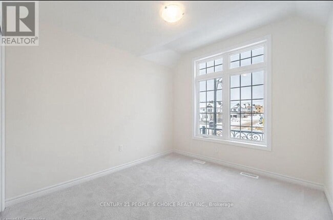 Photo - 96 McGill Ave