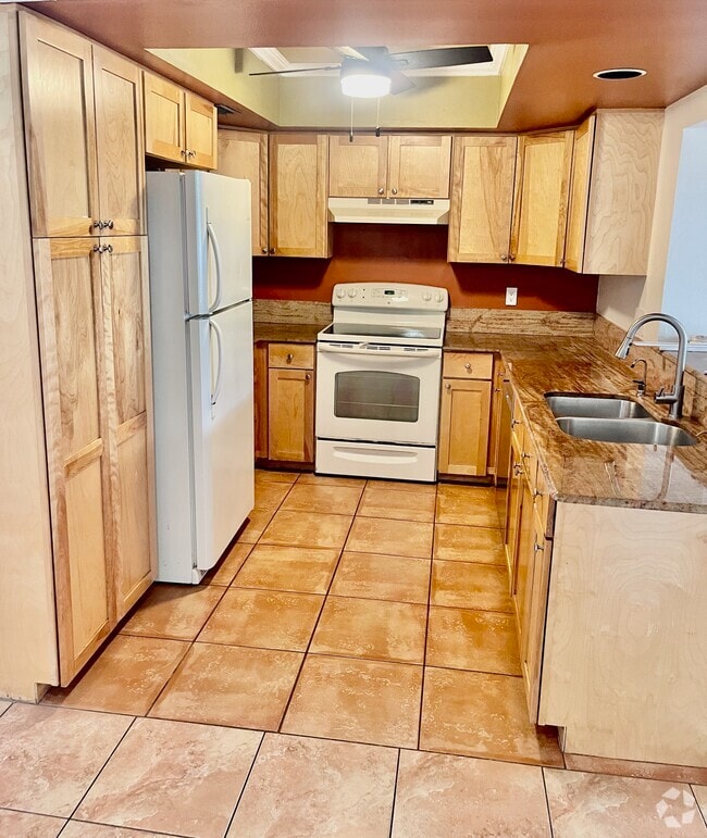 Building Photo - 15636 Morning Dr Rental