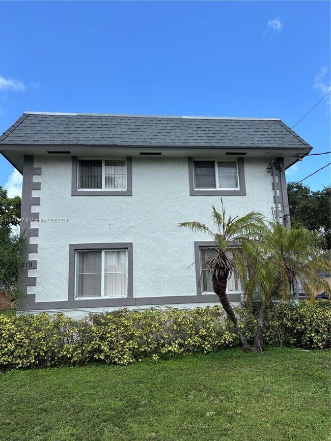 Building Photo - 219 W Dixie Hwy Unit B Rental