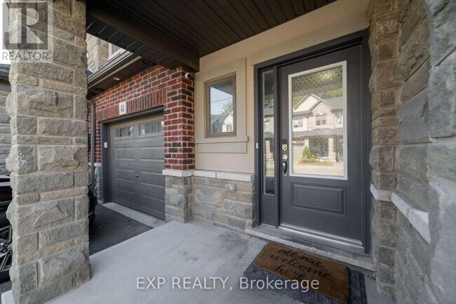 Photo - 324 Equestrian Way