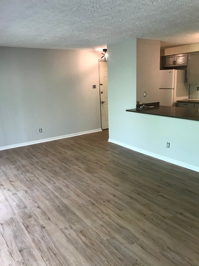 Living room - 32 Sequoia Ct Condo Unit 32