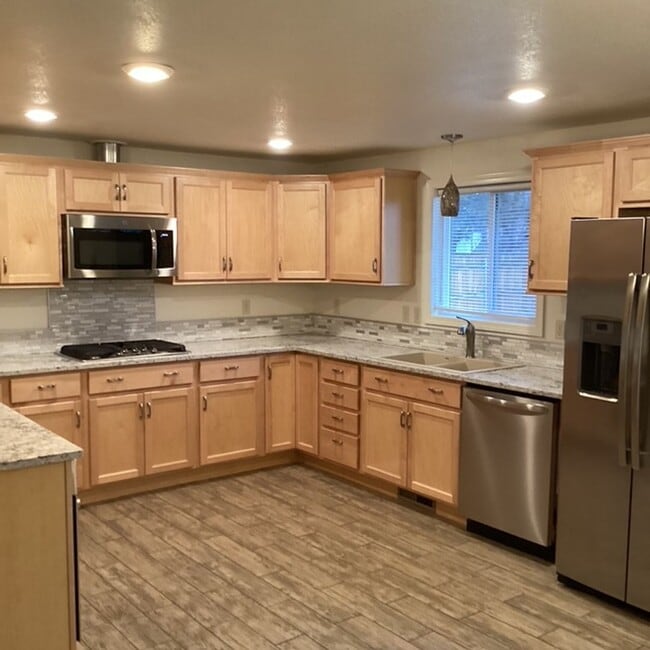 Photo - 1444 NW Canyon Dr