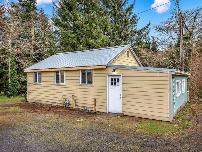 Building Photo - 91907-91917 Hwy 104 Unit 91907