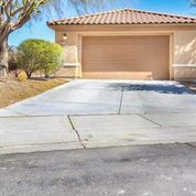 Building Photo - Welcome Home! Beautiful One Story Home in Aliante