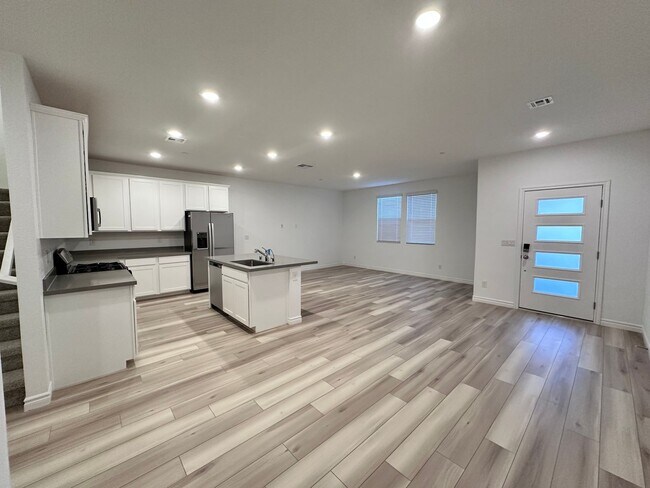 329 Laurel Peak Dr