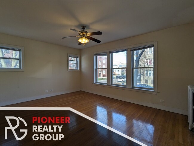 Building Photo - 1919 W Winona St Unit 1 Rental