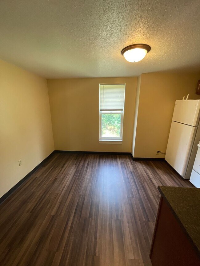 Photo - 327 W 4th St Unidad #2