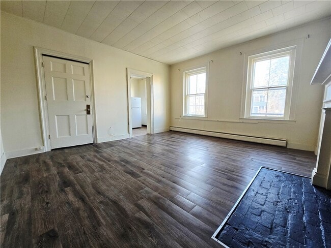 Photo - 385 S Main St