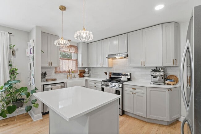 Photo - 646 N Monroe St