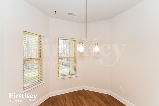 Photo - 8228 Orkney Way