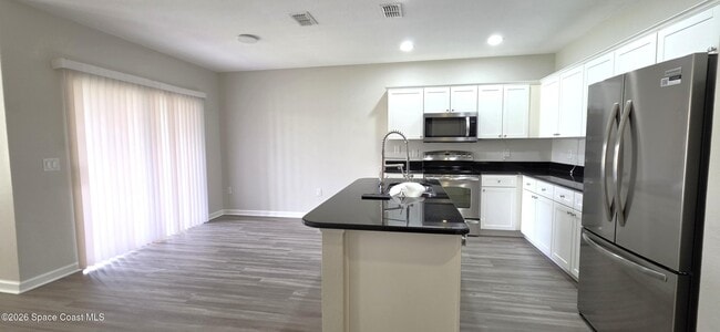 Photo - 1390 Lara Cir