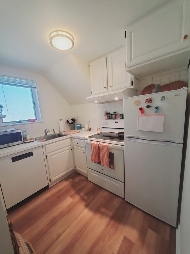 Building Photo - 55 Whitmore Ln Unit 2