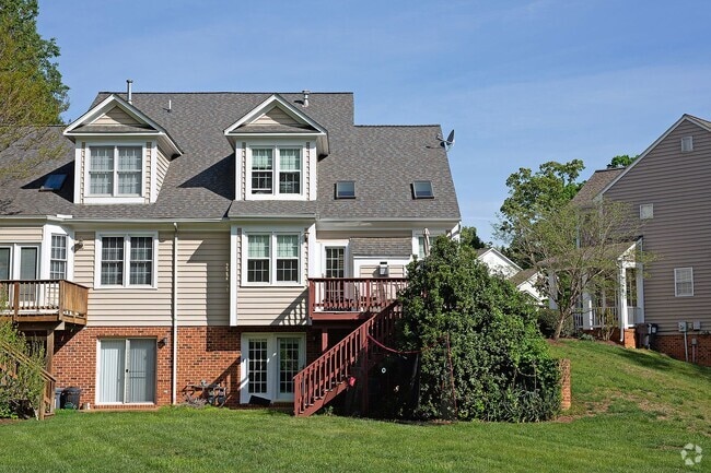 Building Photo - Cat-Friendly Forest Lakes South Home