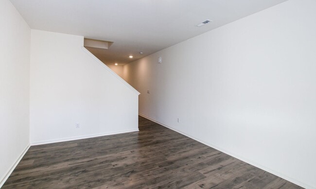 Photo - BEAUTIFUL 3BD/2.5BTH Townhome - Belmont - JULY MOVE IN