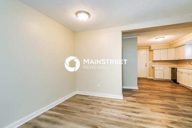 Photo - 3 Bedroom Pet-Friendly Home in MARTINSVILLE, IN with Main Street Renewal
