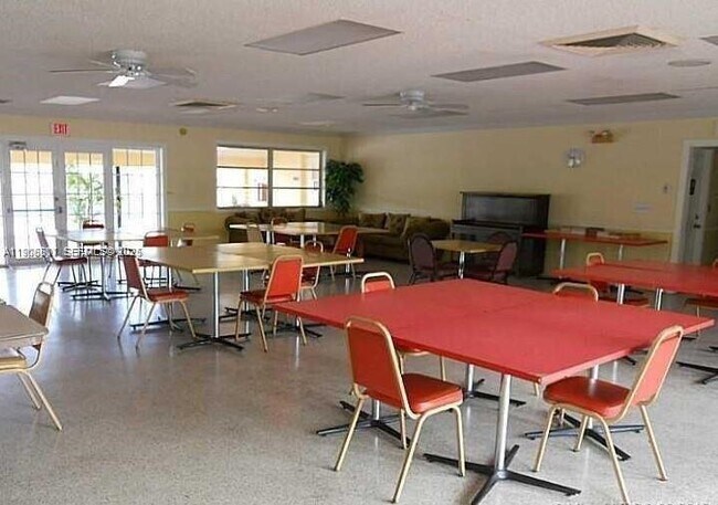 Photo - 2800 NE 203rd St Unidad 10