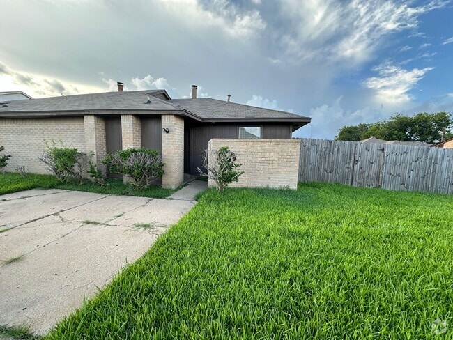 Building Photo - 2 Bedroom 2 Bath in Missouri City, Tx Rental