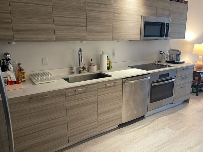 121 NE 34th St
