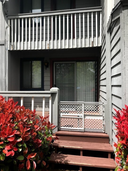 Building Photo - Spacious Jackson Townhome