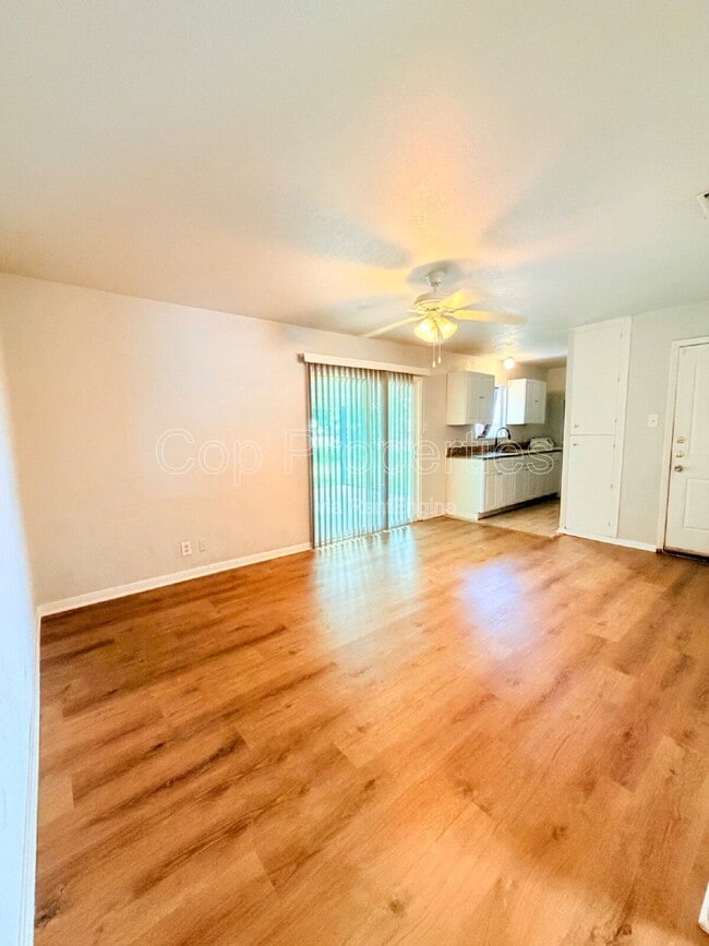 827 Dunwoodie Dr
