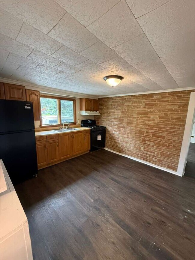 Photo - 383-385-385 Carver St Unidad 385