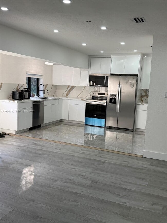 Photo - 1601 NE 158th St