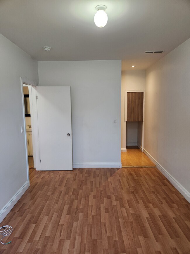 Photo - 1015 Dupont St Unit 2