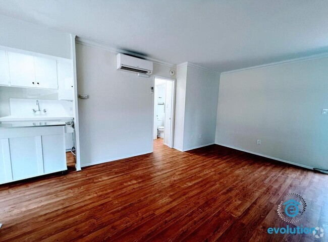 Building Photo - 1111 Adella Ave Rental