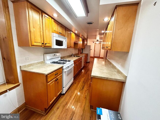 Photo - 2635 W Girard Ave Apartment Unit B