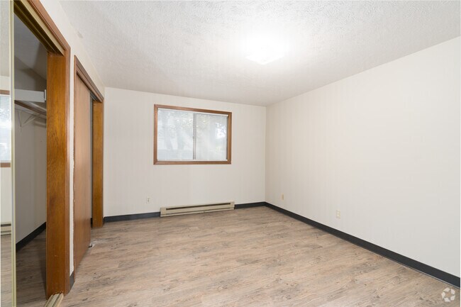 2BR, 1BA - 1050SF - Bedroom