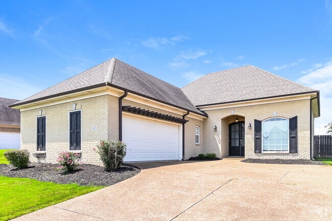 Building Photo - 3373 Champion Hills Dr Rental