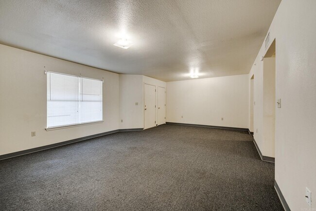 Photo - 300 W Harding St Unidad 105