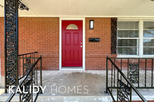 Photo - 305 W Coe Dr