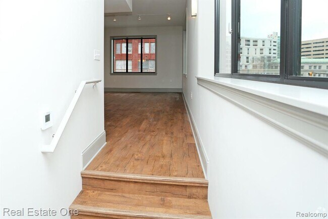 Photo - 10 Grand River Ave Unidad #403