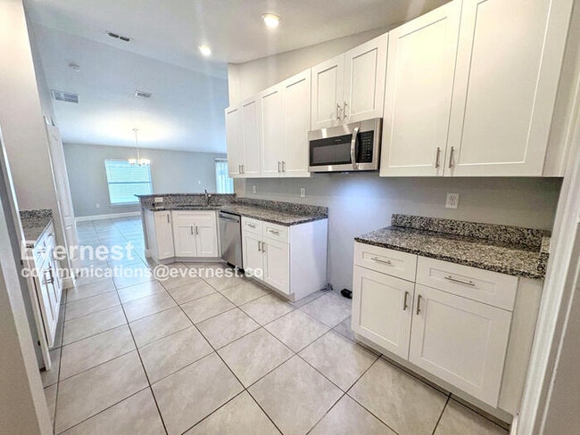 Photo - 518 Bristol Cir